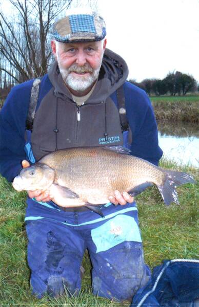 Brian Webb with the new record Benger bream 9-4-0